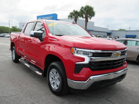 Used 2025 Chevrolet Silverado 1500 LT image 4