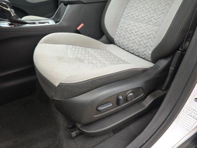 Used 2023 Chevrolet Equinox LT FWD image 23