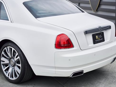 Used 2019 Rolls-Royce Ghost image 16