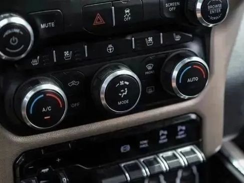 Used 2019 RAM 2500 Laramie w/ Black Appearance Package AWD/4WD image 26