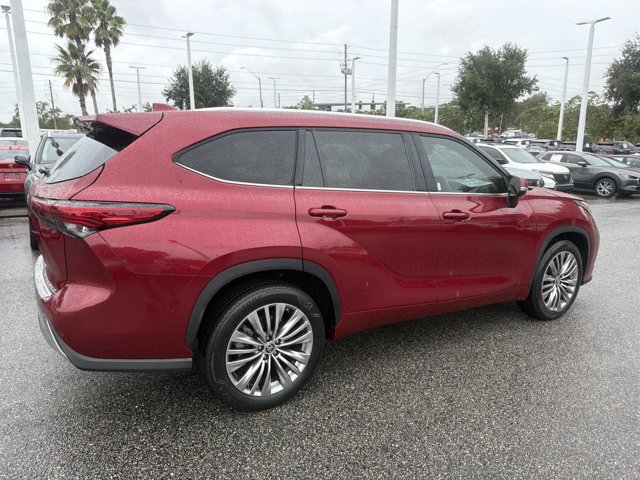 Certified 2021 Toyota Highlander Platinum FWD image 2