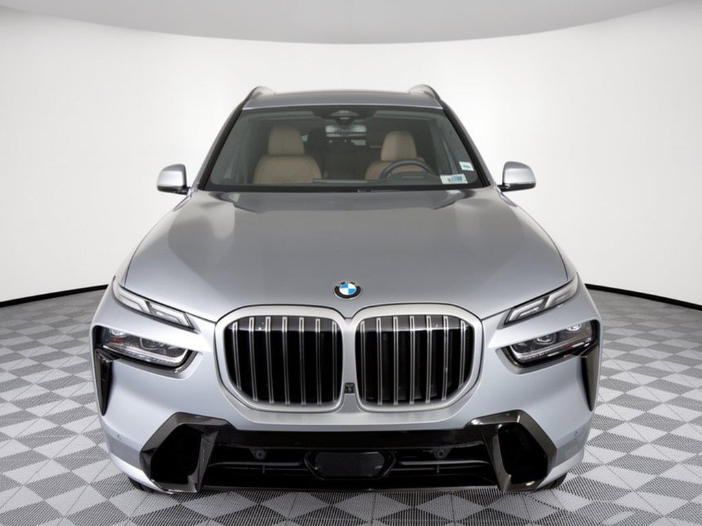 Certified 2024 BMW X7 xDrive40i w/ Executive Package AWD/4WD image 4