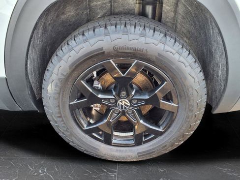 Used 2024 Volkswagen Atlas Peak Edition SE AWD/4WD image 11