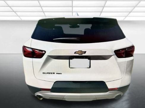 Used 2021 Chevrolet Blazer LT image 2