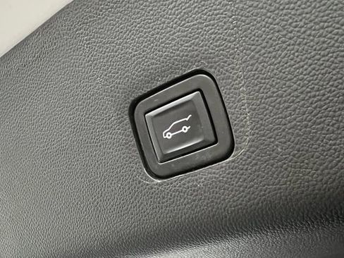 Used 2020 Chevrolet Traverse LT w/ LPO, Floor Liner Package image 27