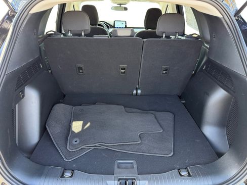 Certified 2022 Ford Escape SE image 17