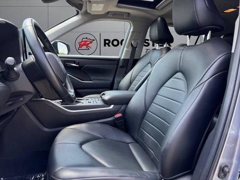 Used 2022 Toyota Highlander XLE AWD/4WD image 41