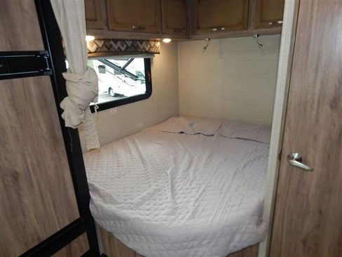 Used 2020 Chevrolet Express 4500 w/ RV Package image 39