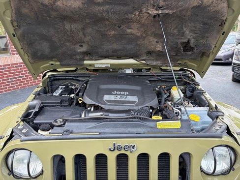 Used 2013 Jeep Wrangler Unlimited Sahara w/ Connectivity Group image 21