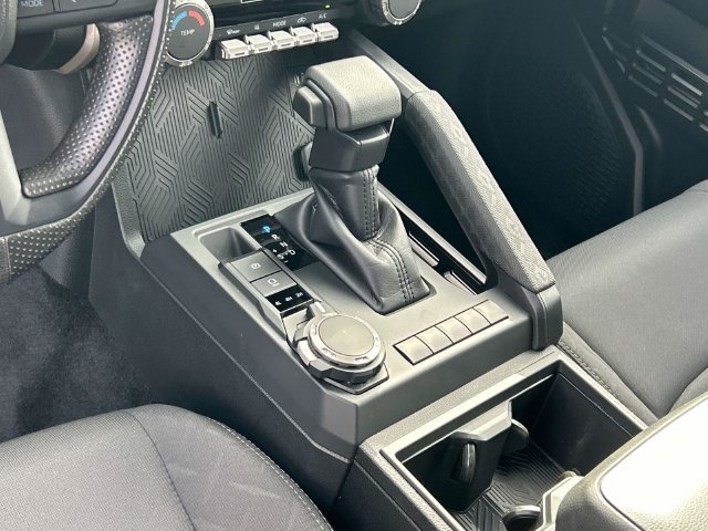Used 2025 Toyota Tacoma SR AWD/4WD image 18