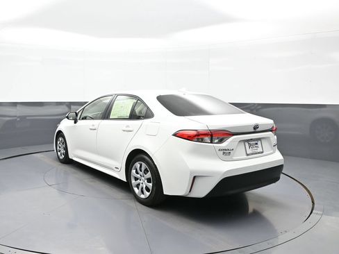 Certified 2024 Toyota Corolla LE AWD/4WD image 8