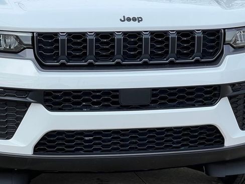New 2026 Jeep Grand Cherokee 4WD image 40