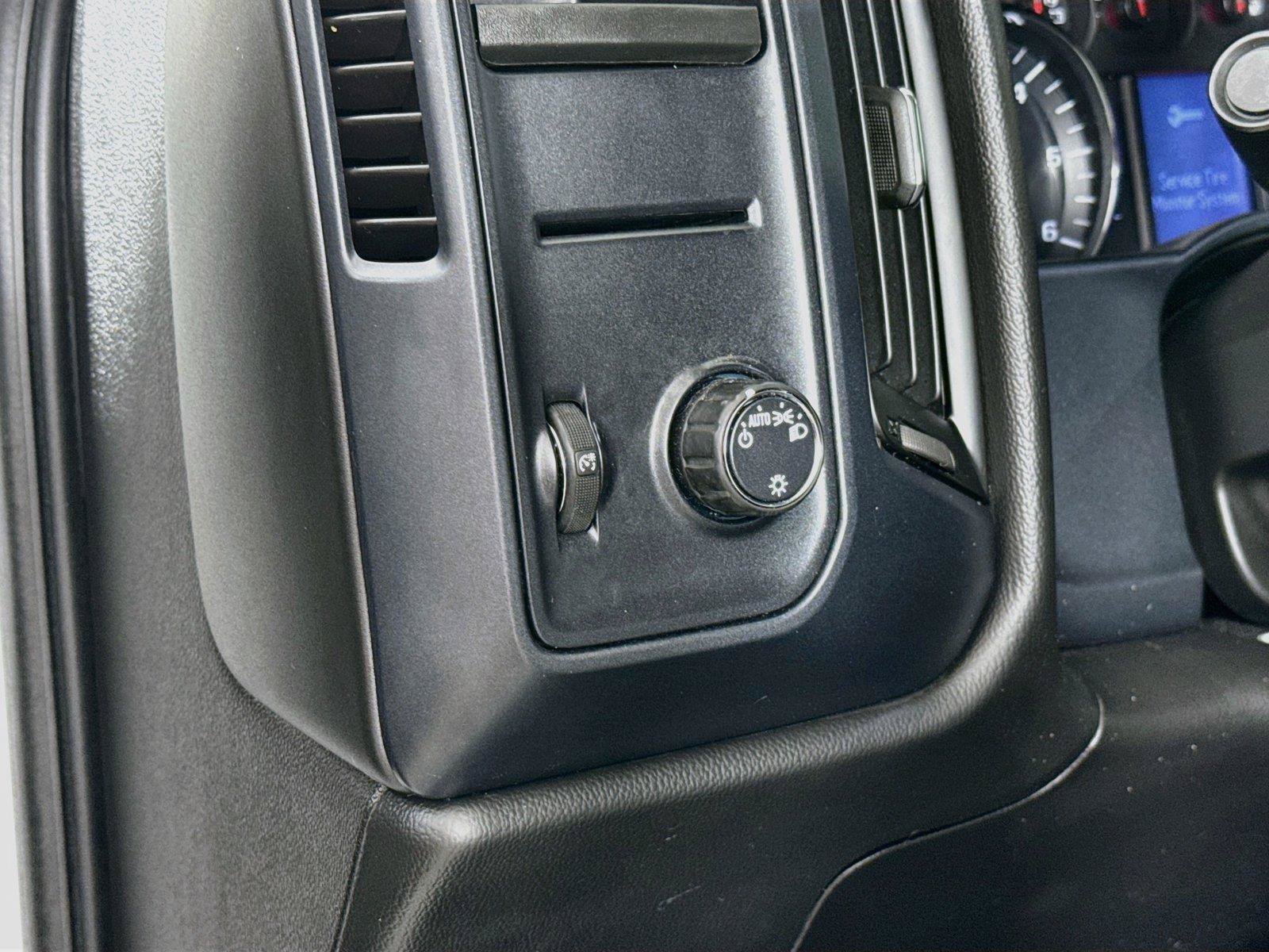 Used 2018 Chevrolet Silverado 1500 Custom w/ Custom Convenience Package RWD image 10