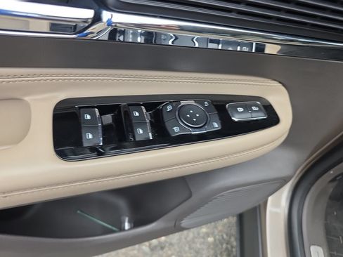 Used 2020 Lincoln Corsair FWD w/ Premium Package image 21