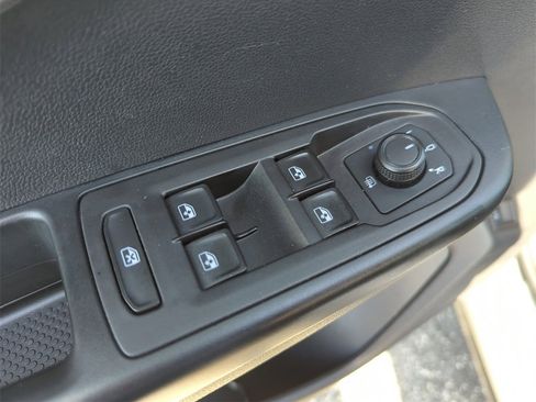 Used 2022 Volkswagen Taos SE image 26