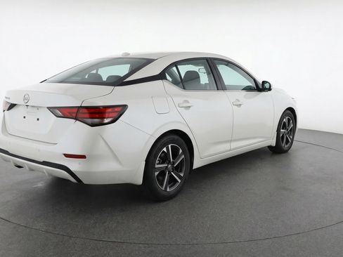 Used 2025 Nissan Sentra SV FWD image 9