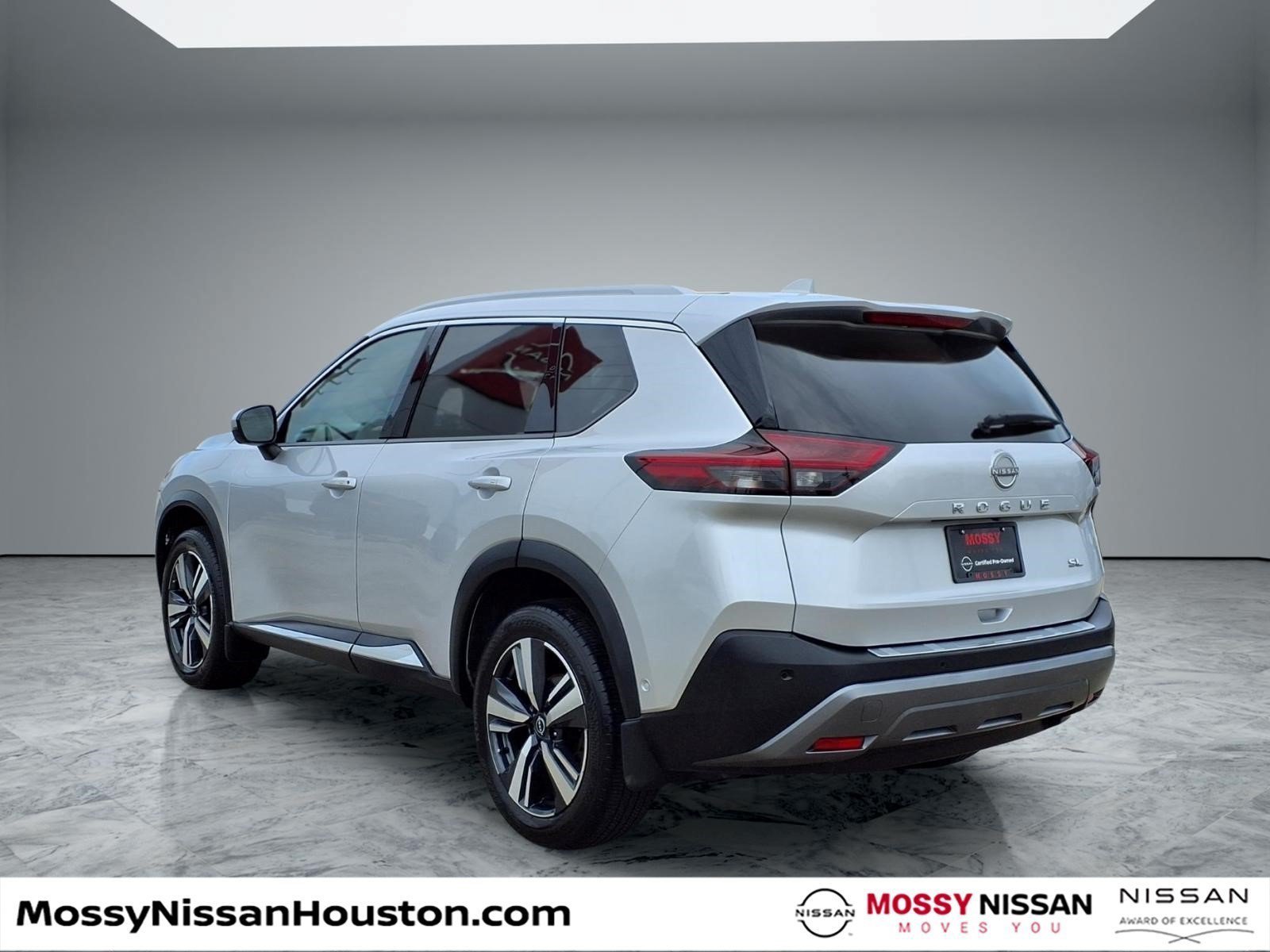 Certified 2022 Nissan Rogue SL w/ SL Premium Package FWD image 2