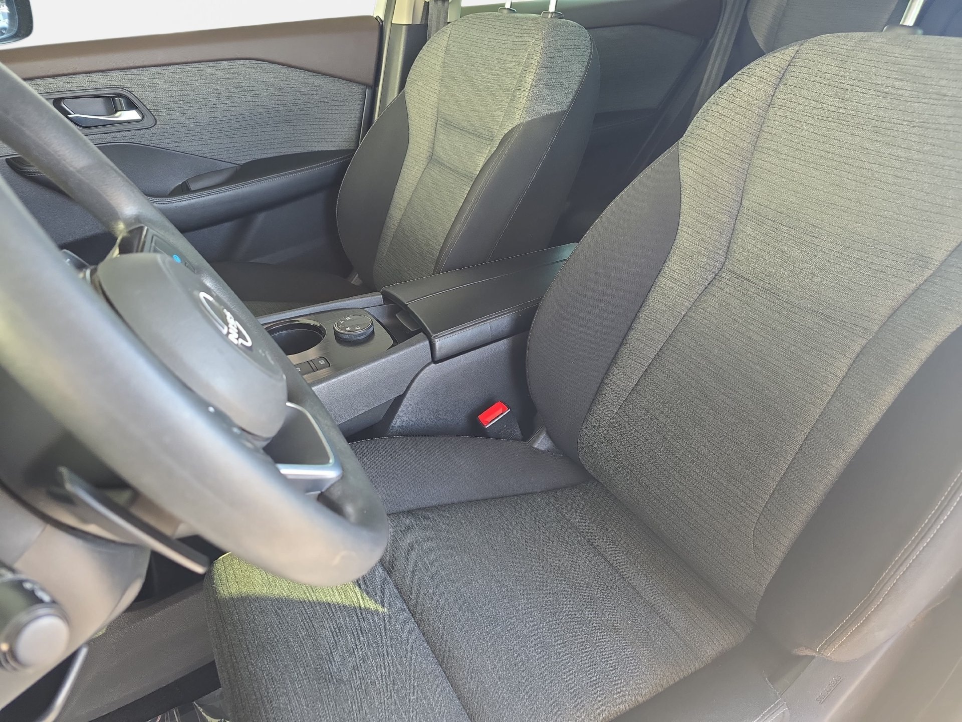 Used 2023 Nissan Rogue SV AWD/4WD image 14