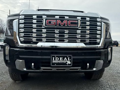 New 2025 GMC Sierra 2500 Denali w/ Denali Reserve Package image 13
