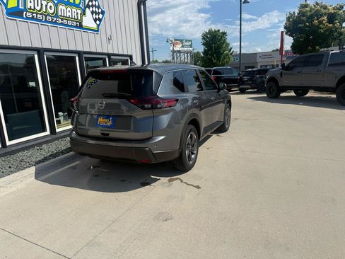 Used 2025 Nissan Rogue SV FWD image 6