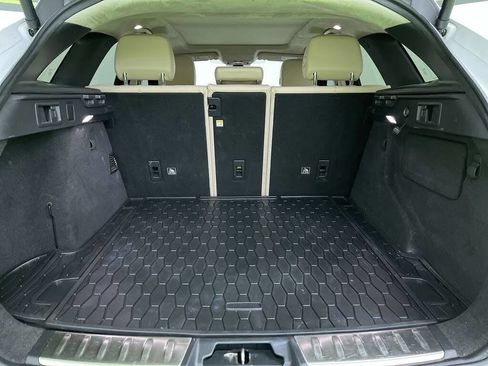 Used 2019 Jaguar F-PACE Premium image 10