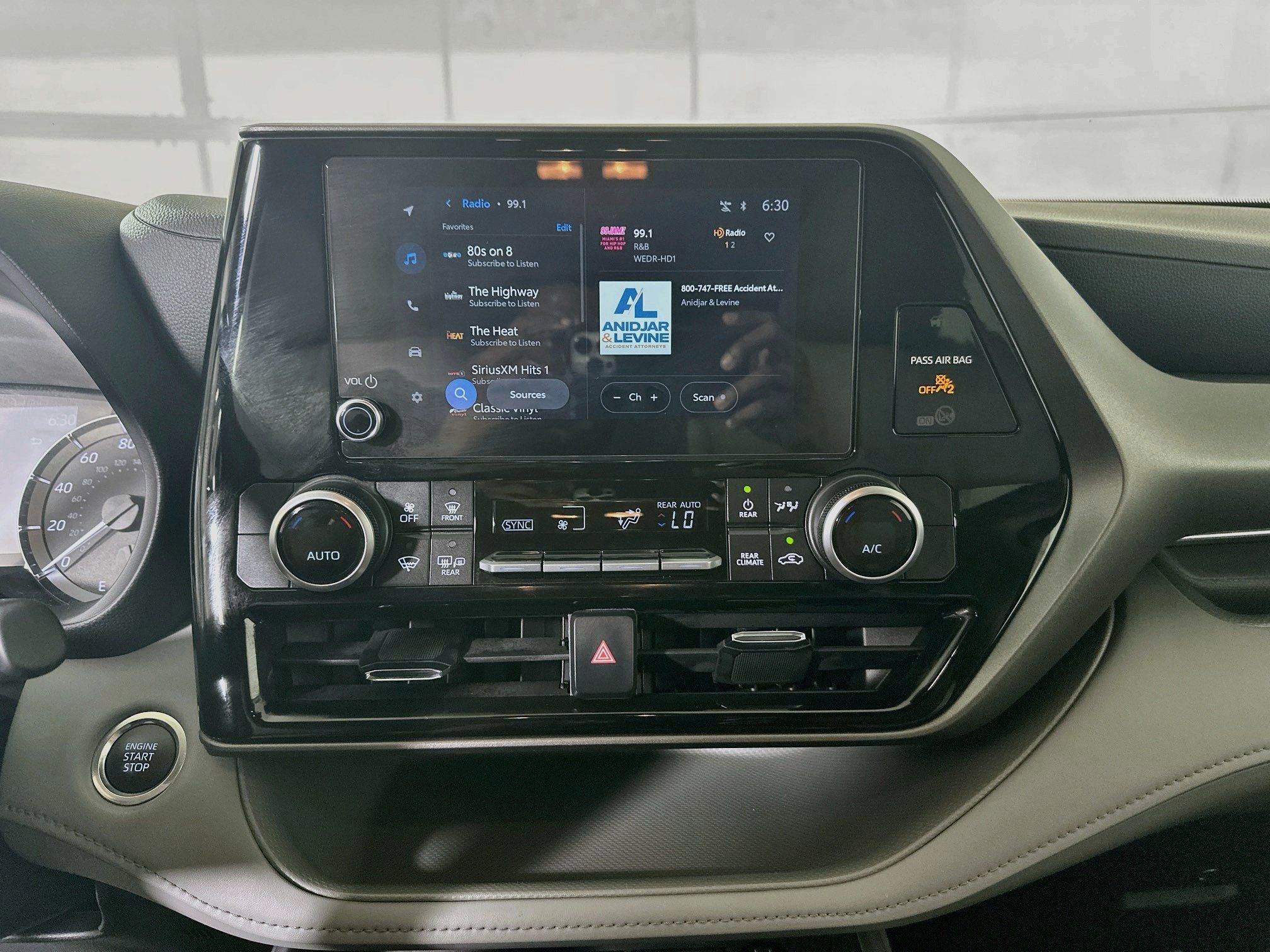 Used 2025 Toyota Highlander LE FWD image 24
