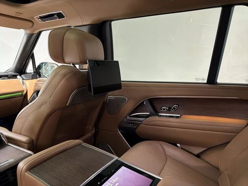 Used 2024 Land Rover Range Rover Long Wheelbase Autobiography image 35