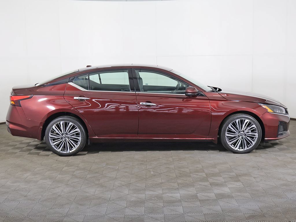 Used 2023 Nissan Altima 2.5 SL AWD/4WD image 19