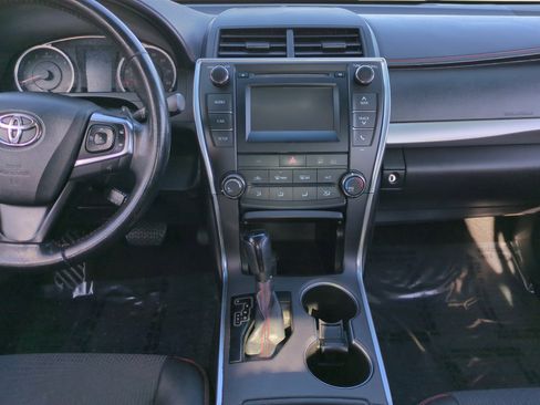 Used 2016 Toyota Camry SE image 11