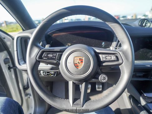 Used 2024 Porsche Cayenne S image 23