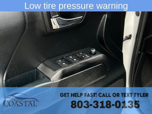 Used 2017 Toyota Tacoma TRD Off-Road w/ Premium & Technology Package image 7