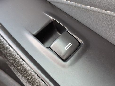 Used 2021 Chevrolet Traverse LT image 37