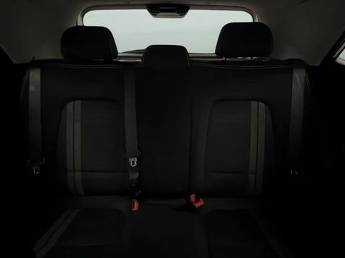Used 2025 Hyundai Venue SEL FWD image 17