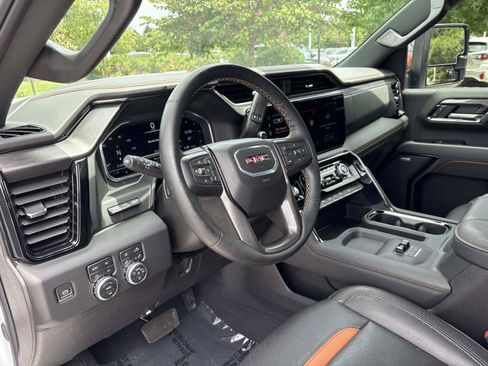 Used 2024 GMC Sierra 2500 AT4 w/ AT4 Premium Plus Package AWD/4WD image 19