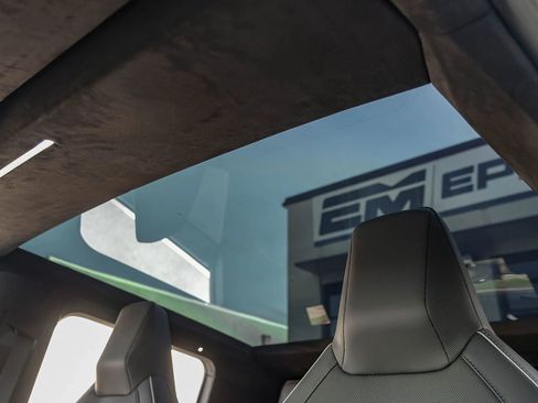 Used 2024 Tesla Cybertruck Cyberbeast AWD/4WD image 4