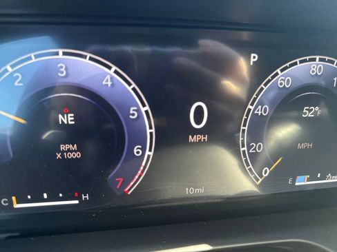 New 2025 Jeep Grand Cherokee Altitude image 12