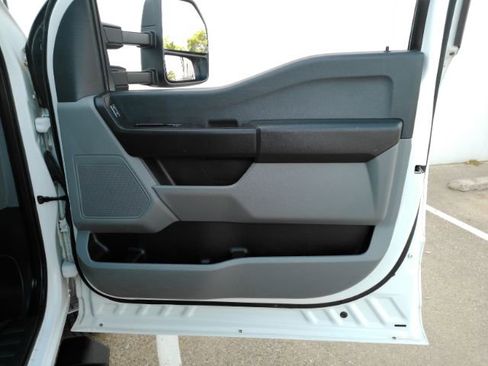 Used 2024 Ford F250 XL w/ XL Chrome Package image 21