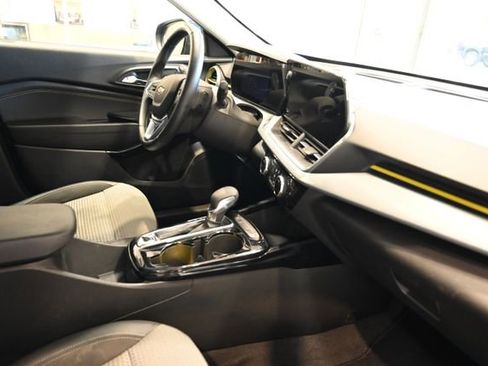 Used 2024 Chevrolet Trax LT w/ Driver Confidence Package FWD image 13