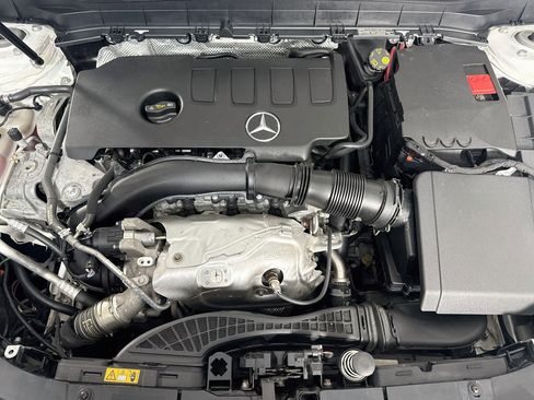 Used 2023 Mercedes-Benz GLB 250 4MATIC w/ Premium Package image 39