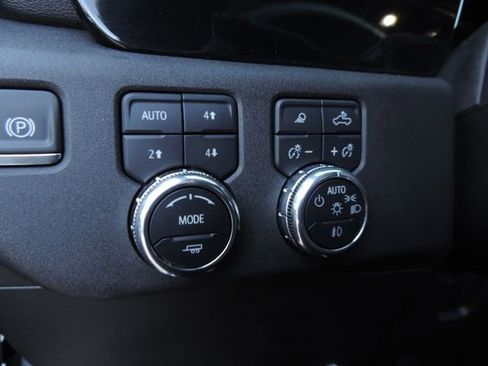 Used 2025 GMC Sierra 2500 SLT w/ SLT Convenience Package image 33