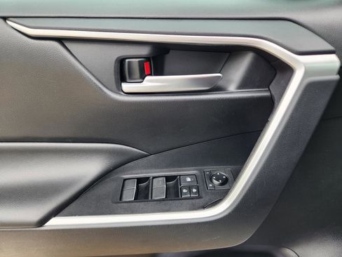 Used 2019 Toyota RAV4 XLE Premium FWD image 18