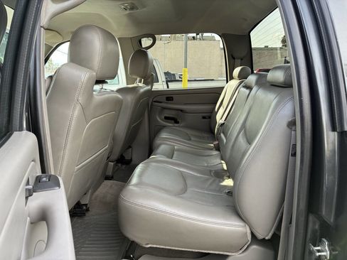 Used 2005 GMC Sierra 2500 SLT w/ Heavy-Duty Power Package image 4