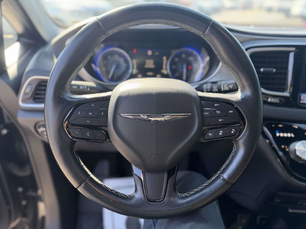 Used 2018 Chrysler Pacifica Touring-L Plus w/ Advanced Safetytec Group FWD image 30