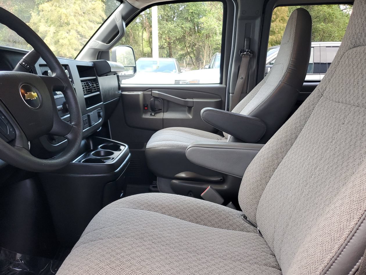 Used 2025 Chevrolet Express 3500 LT w/ LT Preferred Equipment Group RWD image 18