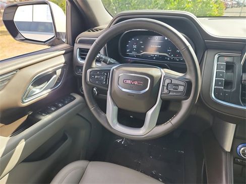 Certified 2023 GMC Yukon XL SLT w/ SLT Luxury Package image 16