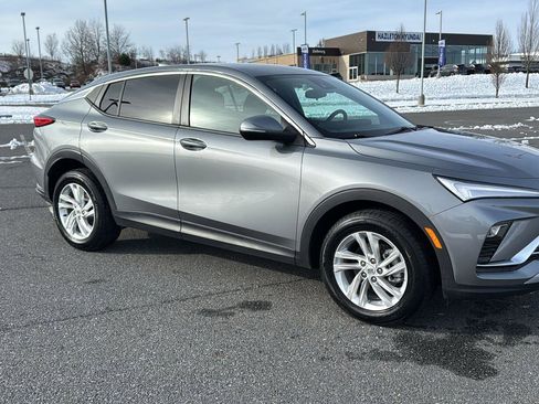 Used 2024 Buick Envista Preferred w/ Convenience I Package image 2