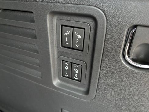 New 2026 GMC Acadia Denali Ultimate w/ LPO, Floor Liner Package AWD/4WD image 29