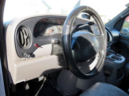 Used 2001 Ford E-150 and Econoline 150 image 7