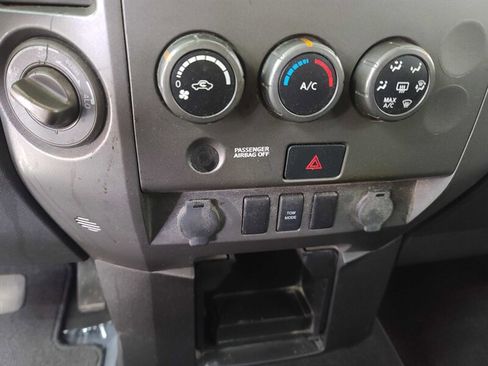 Used 2015 Nissan Titan SV image 21