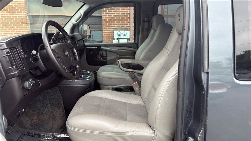 Used 2015 Chevrolet Express 2500 Extended RWD image 32